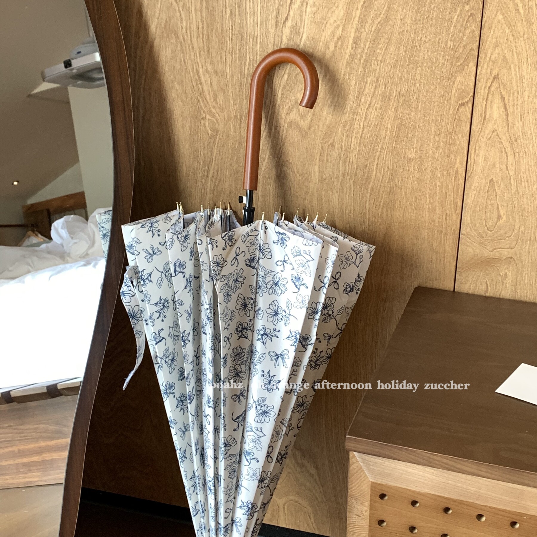 《青花漫》复古碎花蝴蝶结长柄伞 实木弯钩16骨加大加厚拍照雨伞
