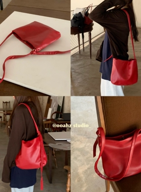 韩式辣酱~ 复古软皮红色斜跨包 百搭水桶轻便手机包ins单肩腋下包