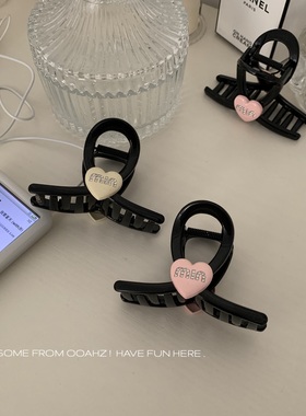 get鸡毛头~黑色高级感字母爱心发抓 后脑勺鲨鱼夹发夹抓夹女发饰