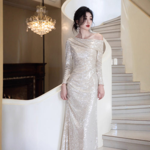 一字肩亮片单肩晚礼服女主持人年会2025新款订婚连衣裙轻奢敬酒服