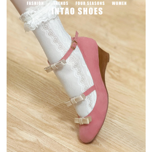 古早感粉色蝴蝶结坡跟单鞋女外穿2026早春新款一字带高跟lolita鞋