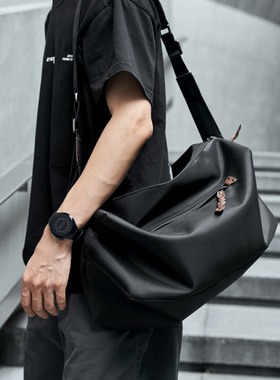 Clean Knоck男包单肩包运功背包男斜挎包大容量邮差包大包斜背包