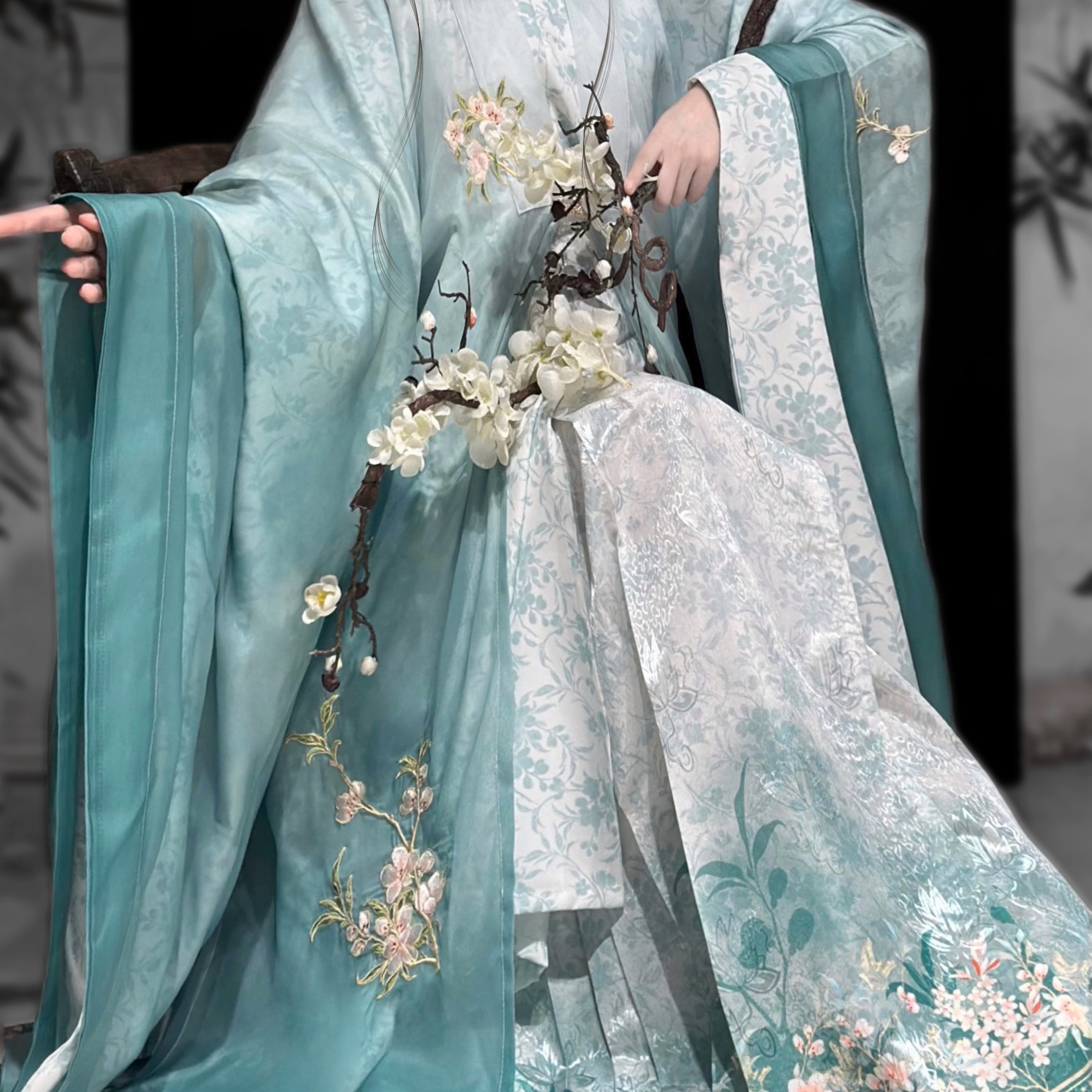 原创古风重工刺绣大袖汉服套装