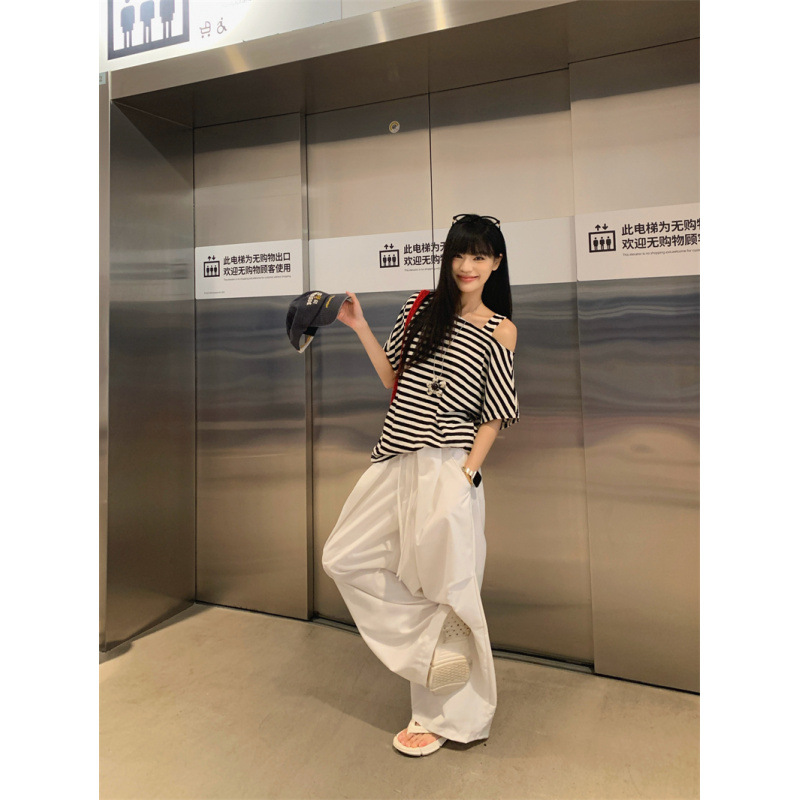 辣妹慵懒风基础款露肩宽条恤套装