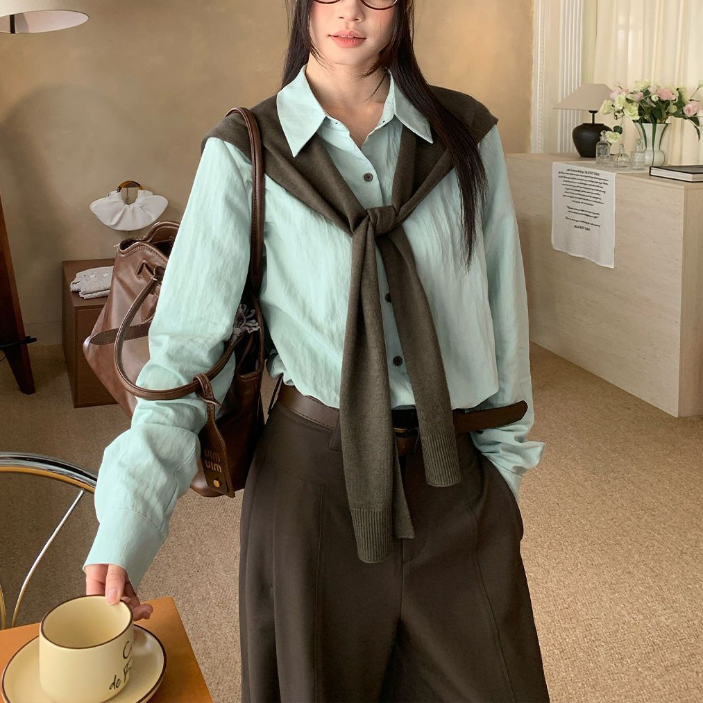 咖色披肩绿色宽松衬衫女秋2025新款纽扣设计休闲上衣穿搭时尚长袖