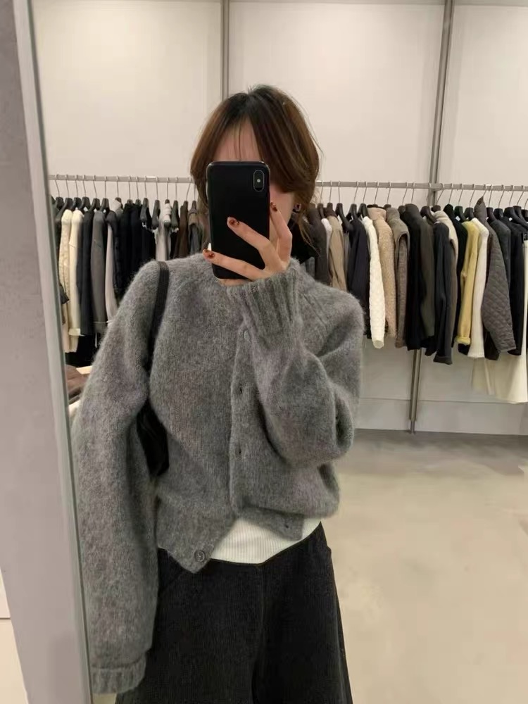 LOW FLAT韩代小众质感加厚软糯羊毛圆领长袖毛衣开衫女2025冬装