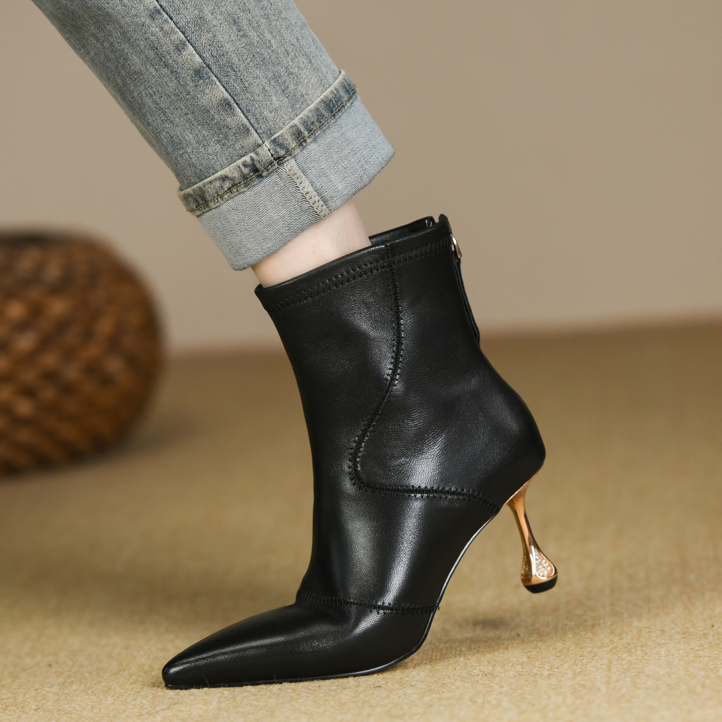 头层羊皮高跟粗跟尖头时装短靴女