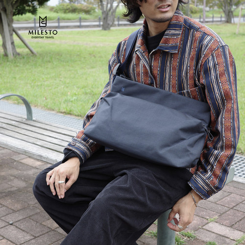 日本潮牌斜挎后背苹果电脑通勤包