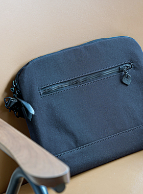 澳洲小野人潮牌11寸ipad黑色小方包斜挎包小众设计感潮流单肩包女