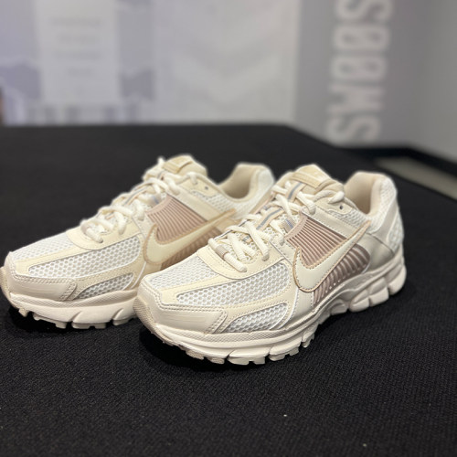 正品Nike/耐克女子复古轻便透气耐磨休闲运动跑步鞋 FQ6868-111