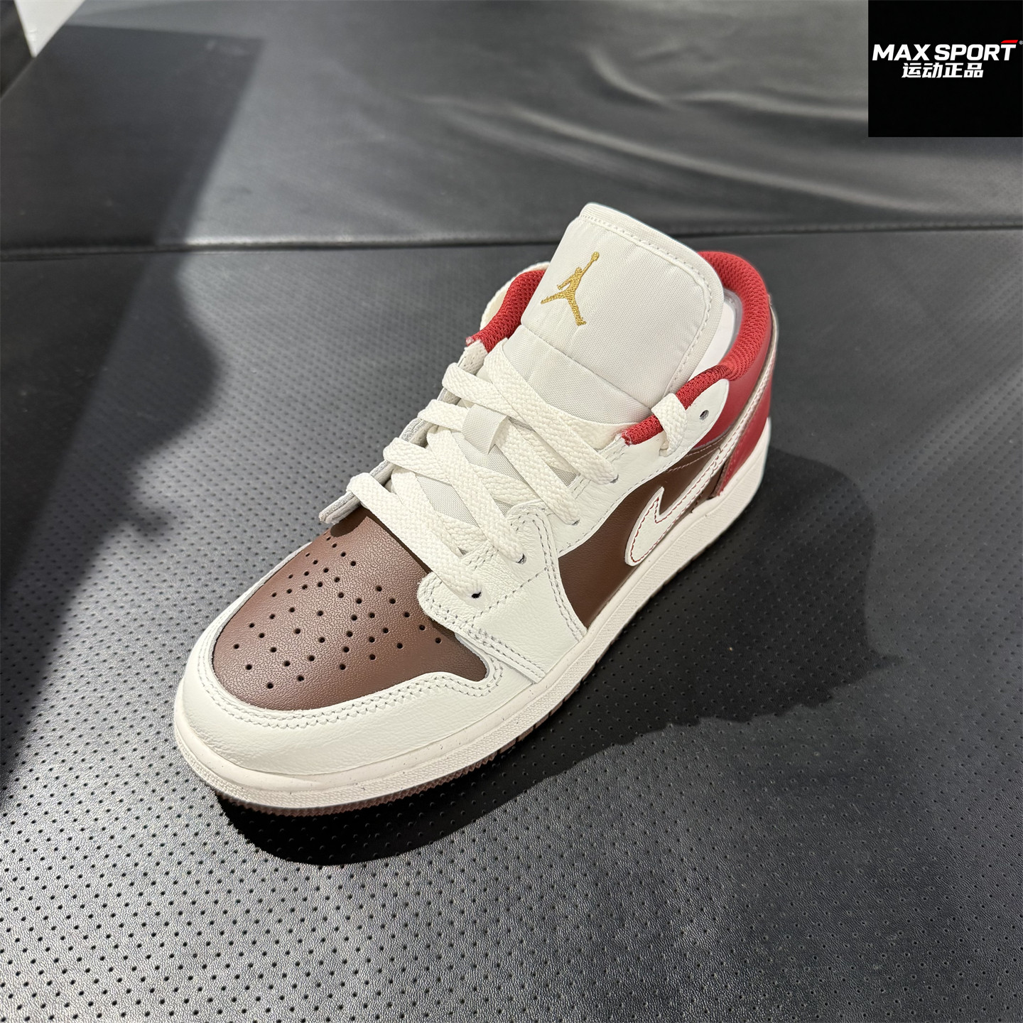 NIKE耐克男女滑板鞋马年新年红色JORDAN大童AJ1运动休闲鞋 IR7600,运动鞋new,运动休闲鞋,淘宝优惠券,粉丝福利购,淘宝优惠卷