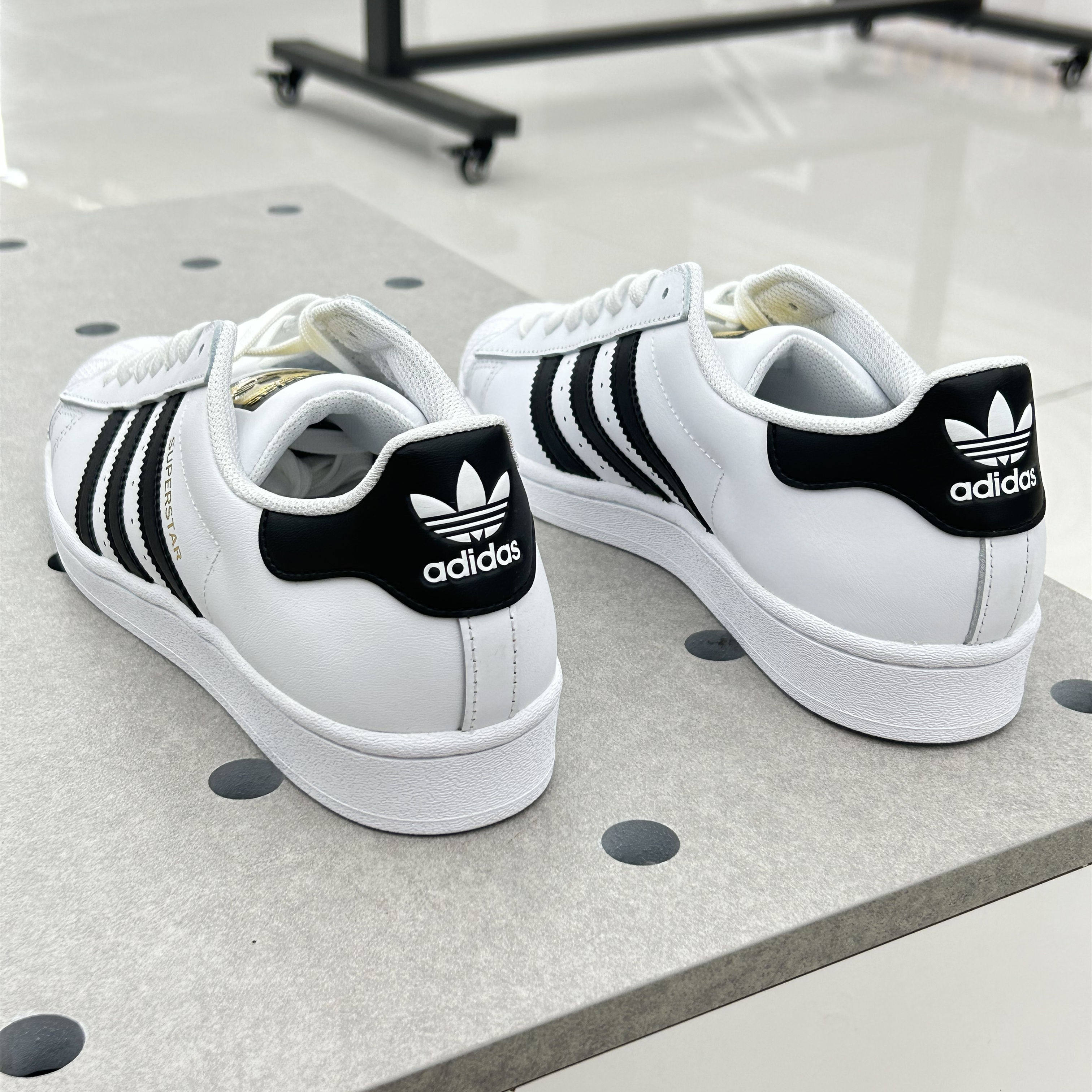 正品Adidas阿迪达斯三叶草男女金标贝壳头低帮运动休闲板鞋EG4958