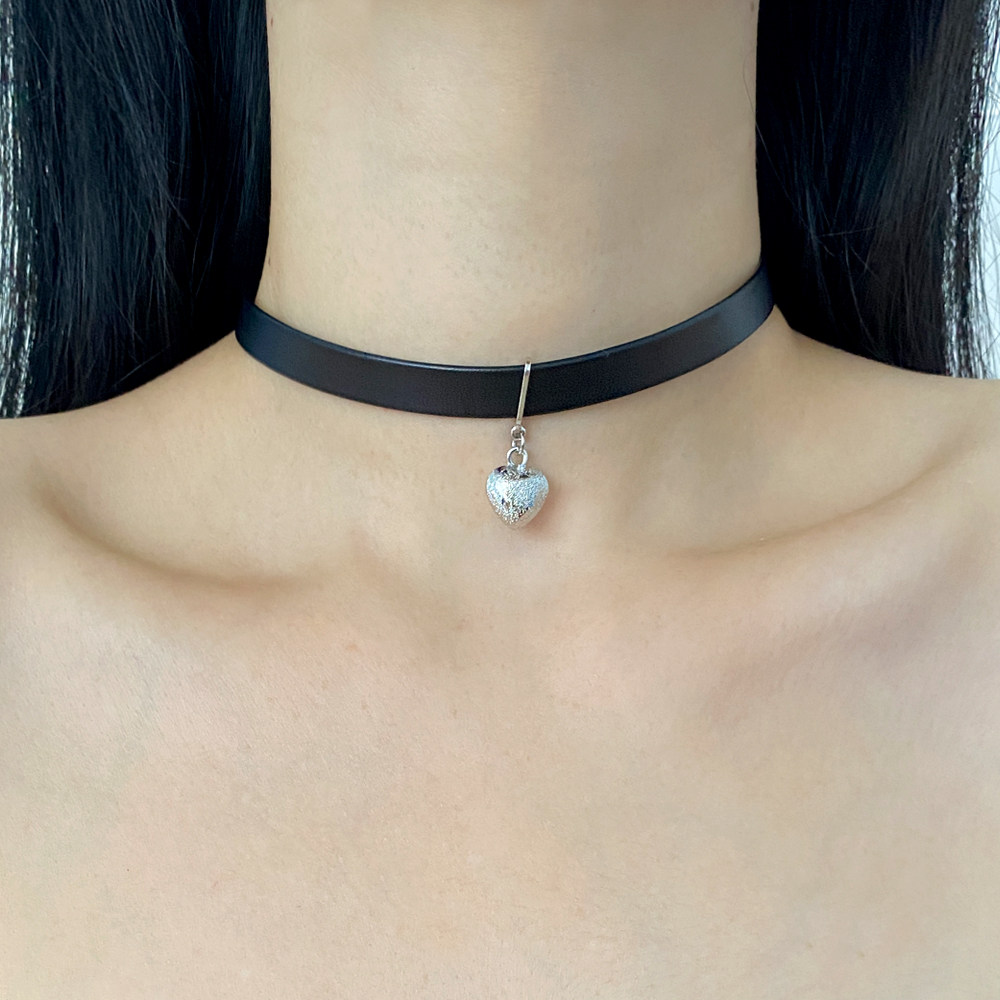 金属皮革女爱心吊坠项链颈链