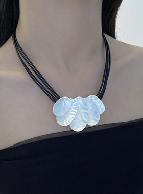 金属皮绳多层亚银片片项链锁骨链