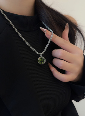 波光粼粼满天星绿锆石水晶项链