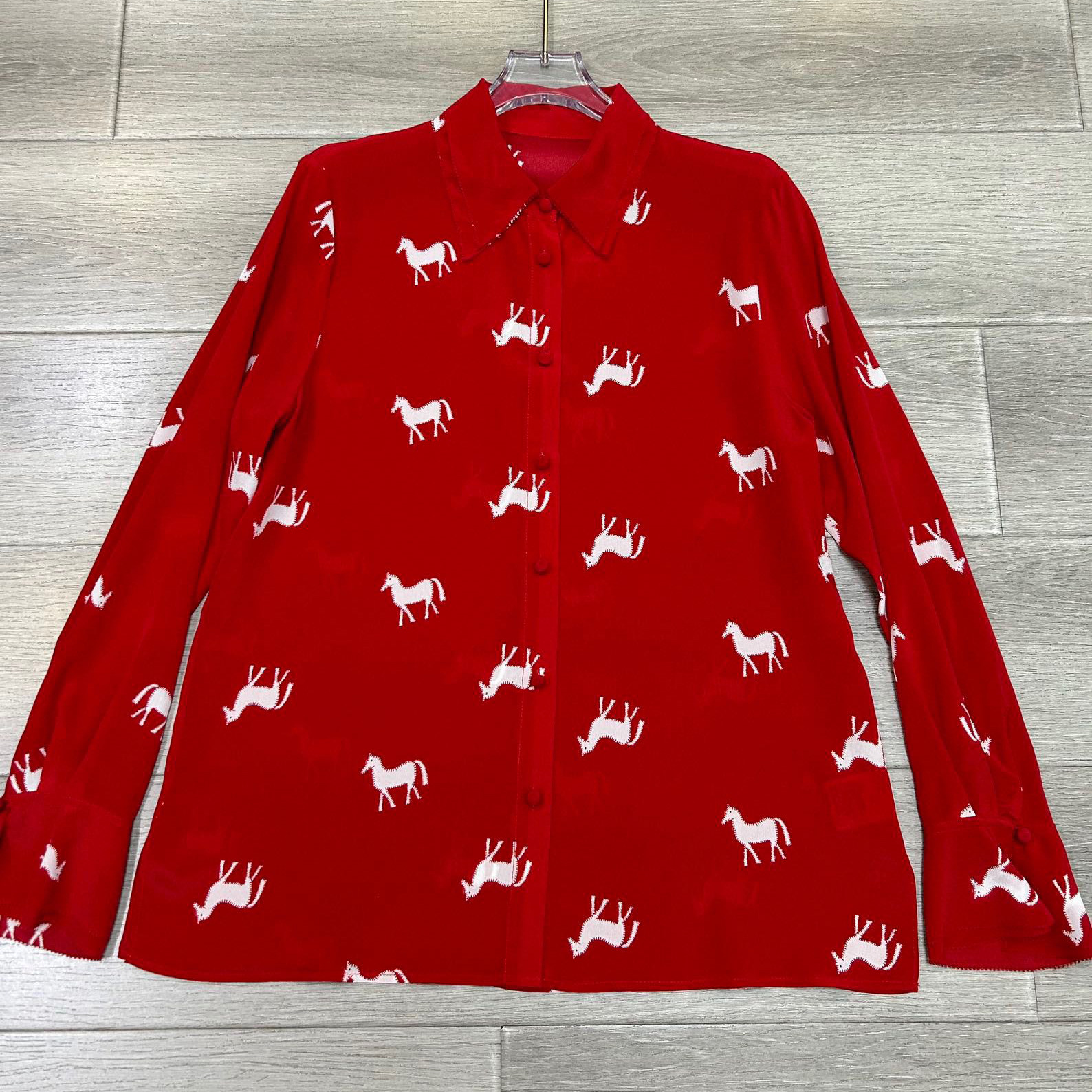 高端通勤气质小马印花双层领包扣长袖真丝衬衫2026春季红色衬衣女,女装/女士精品,真丝上装,淘宝优惠券,粉丝福利购,淘宝优惠卷
