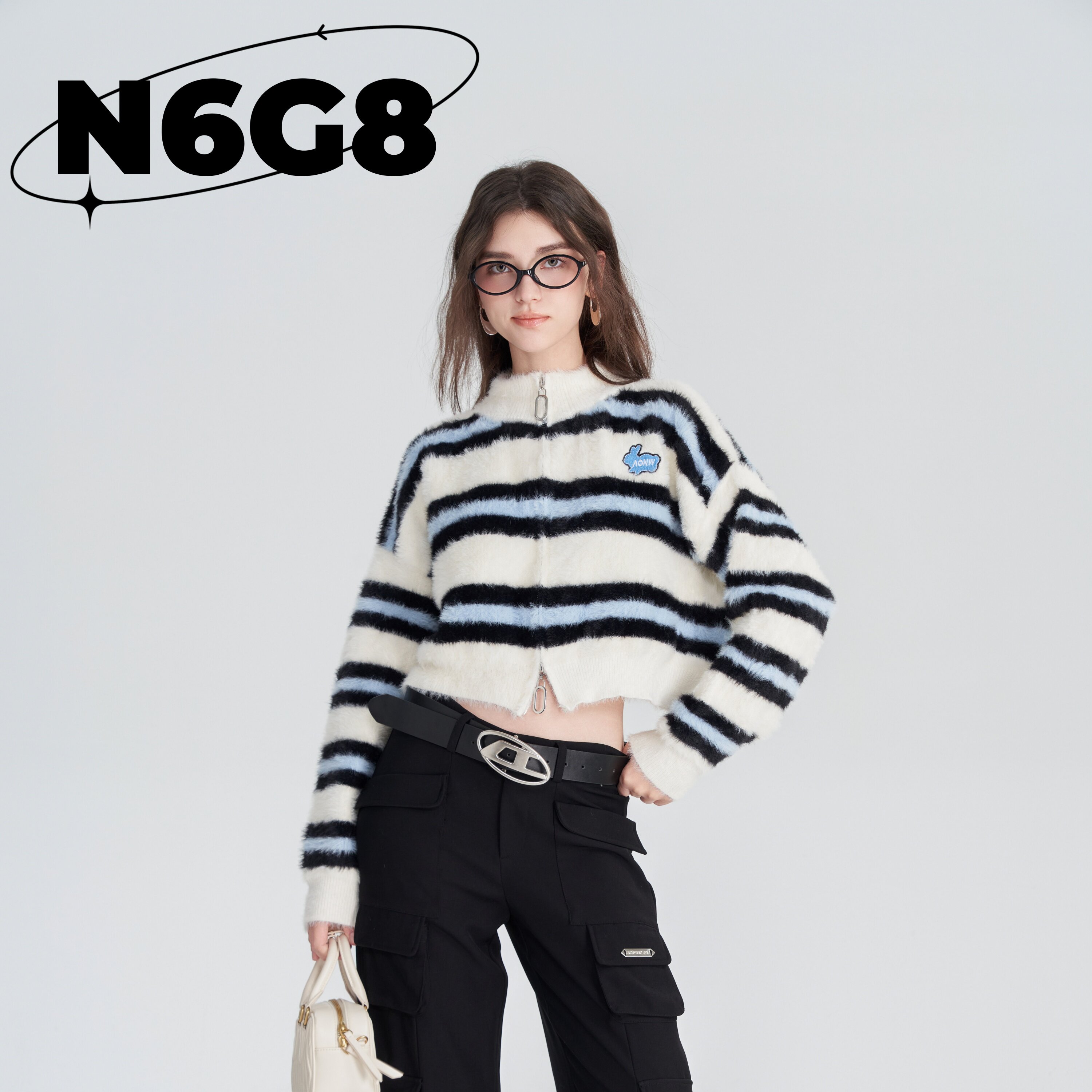 N6G8蓝白条纹立领拉链毛衣女