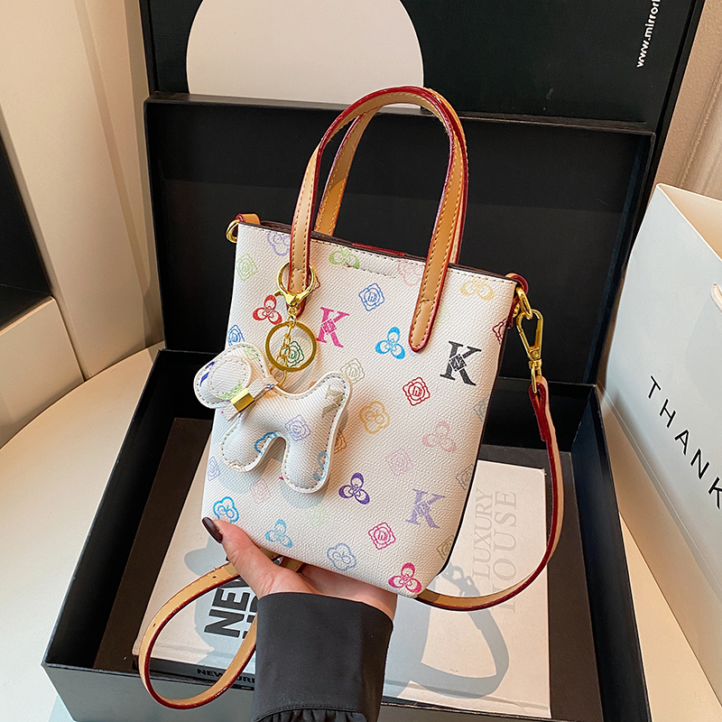 夏季白三彩小水桶包斜挎小方包女