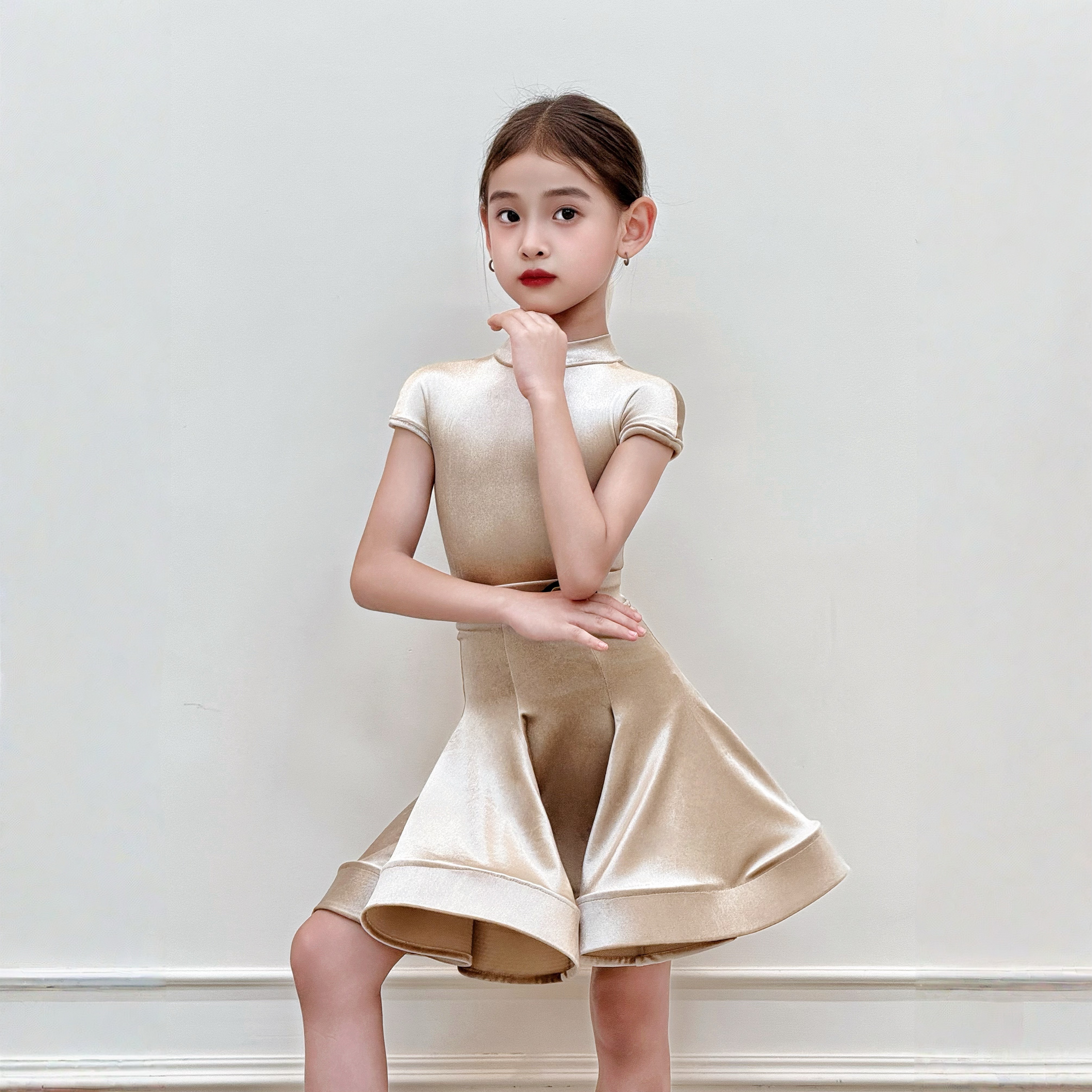 卡门亮面丝绒鎏金短袖拉丁舞服