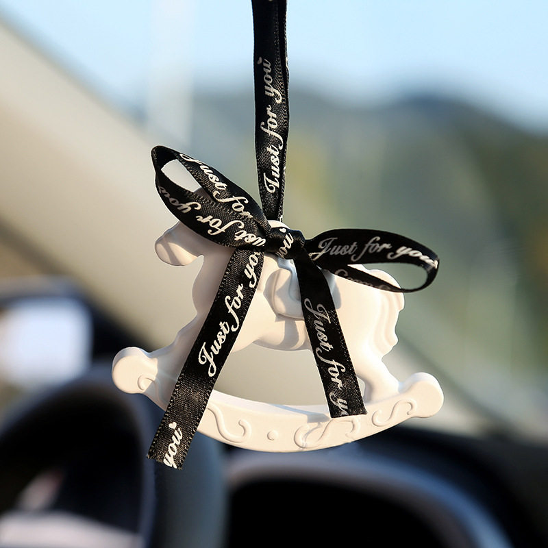 韩国高档可爱小马汽车挂件香水车内车饰后视镜车挂车载车上挂饰女在类目 汽车/用品/配件/改装, 汽车用品/内饰品, 车挂中 - 来自Buy2taobao.com提供专业的淘宝代购服务