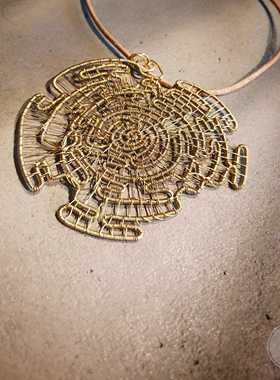 线条艺术手工铜丝金色吊坠定制