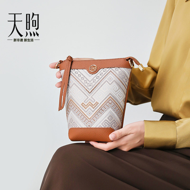 Pmsix女包民族风手拿包小包包女