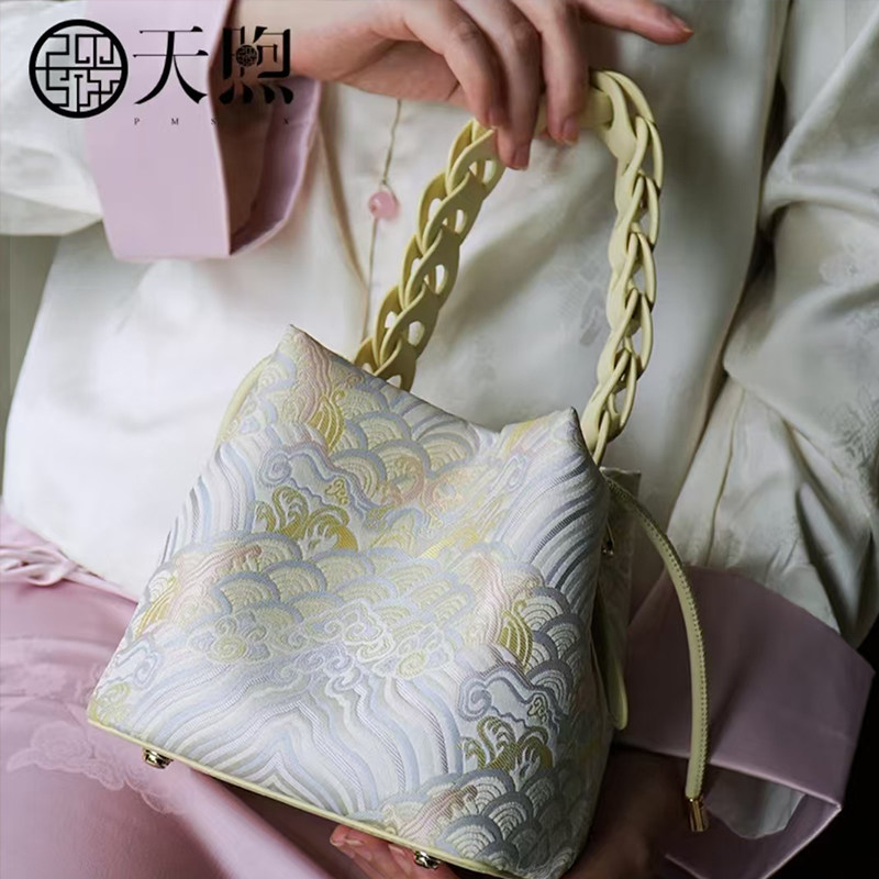 pmsix天熙女包中国风水桶包女