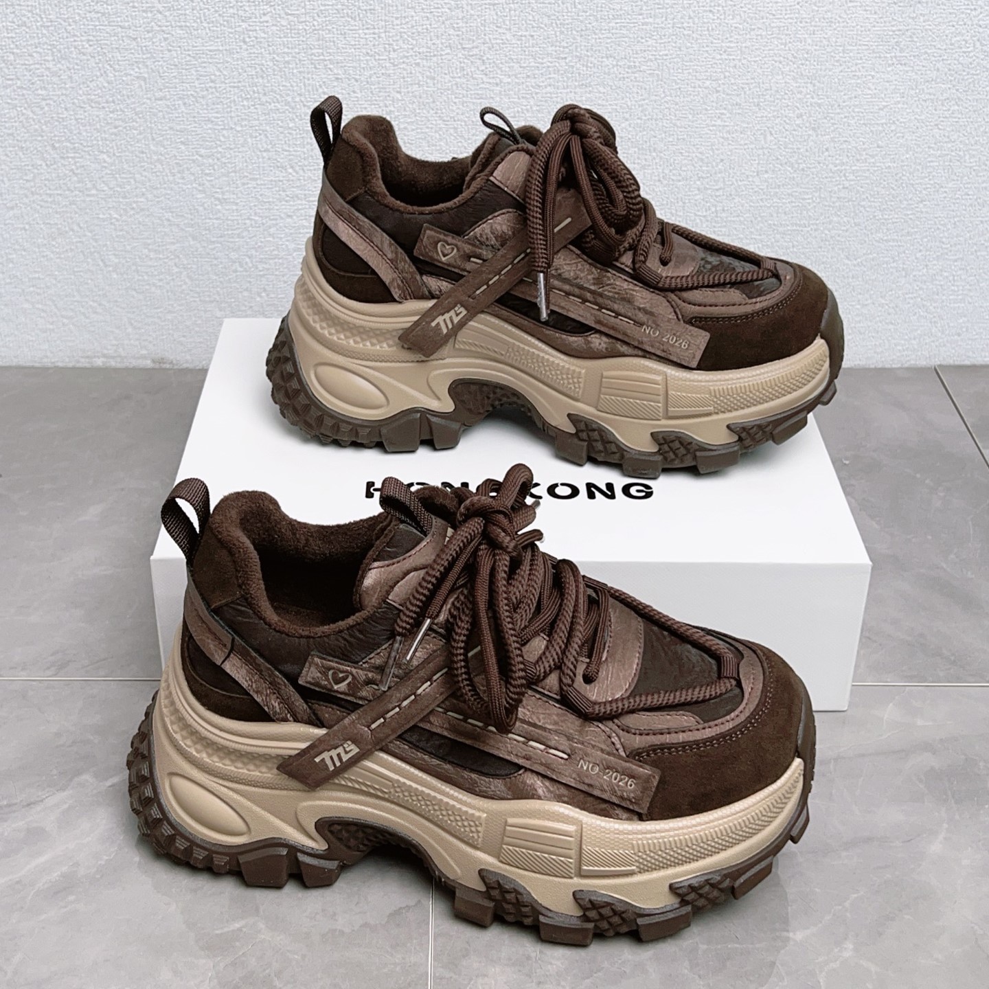 复古棕色加绒厚底女鞋2025年冬季