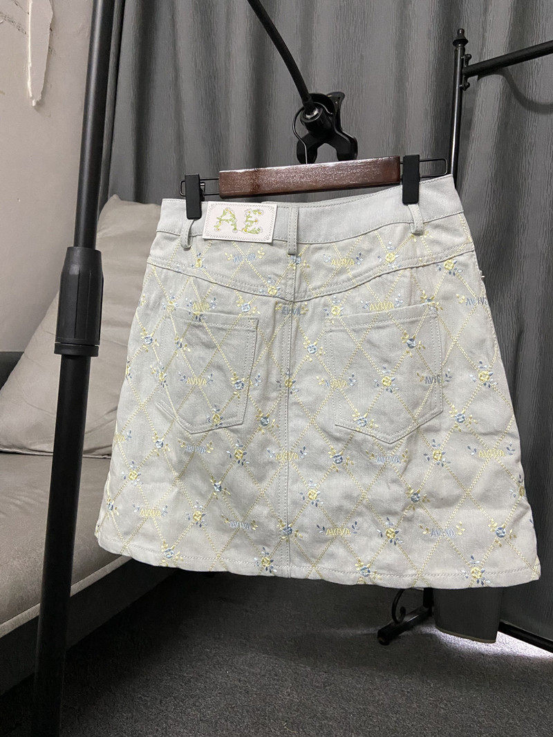 【地球店】浅蓝色棱格花朵刺绣牛仔半身裙女夏薄款高腰显瘦短裙子