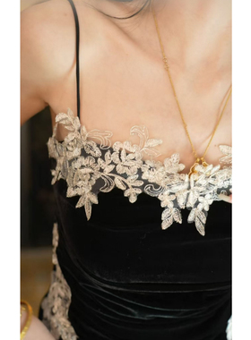 MOSS 9.29 20:00上新 法式复古蕾丝拼接丝绒打揽吊带