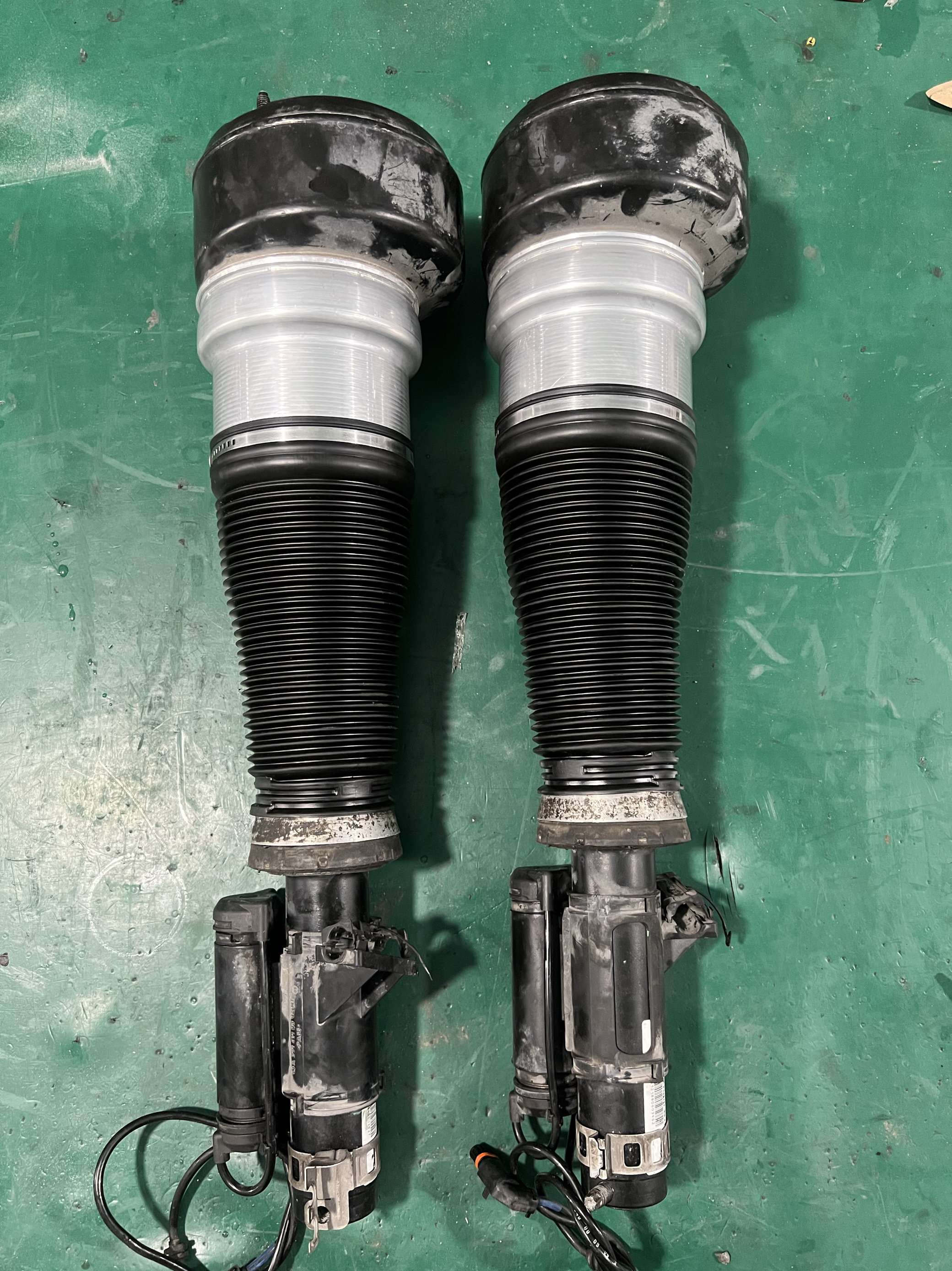 适用奔驰W221前后减震器S300 S320 S350 S400 S500空气悬挂避震
