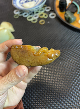 和田玉籽料羊角杯羊尊