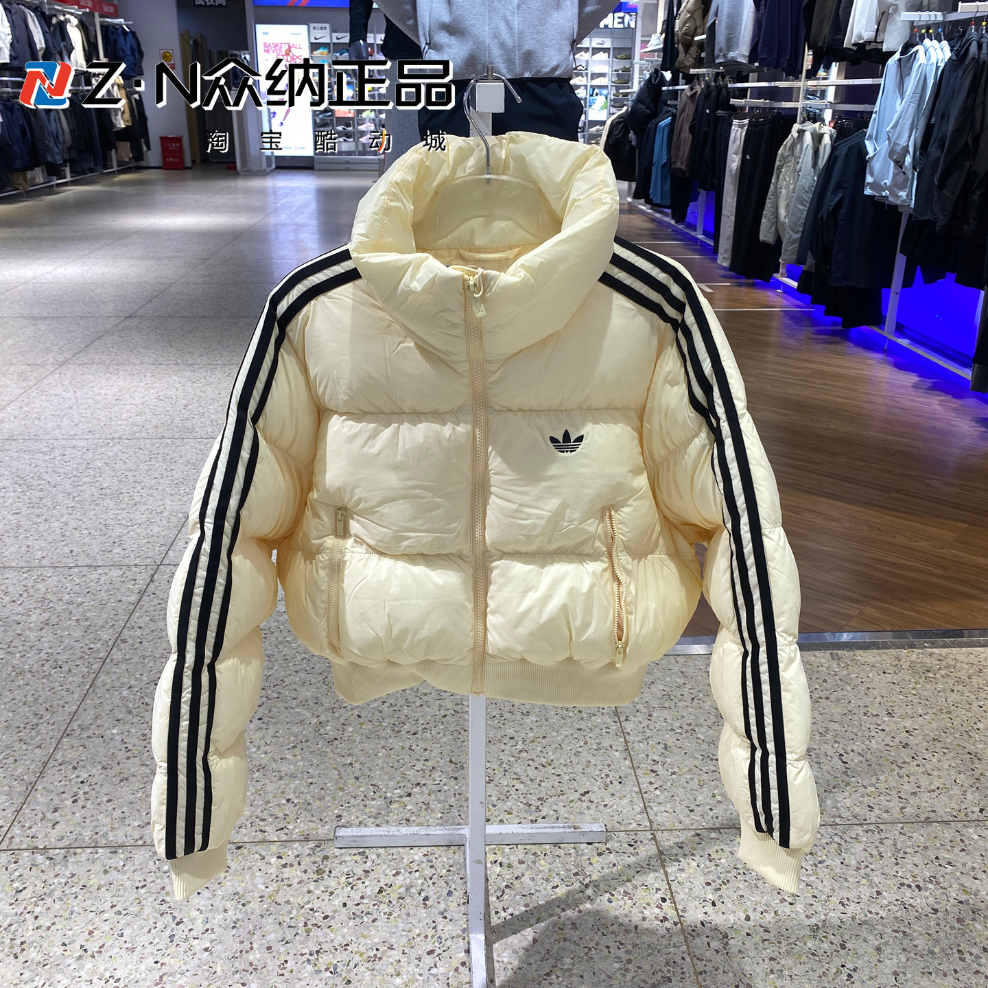 阿迪达斯三叶草女子立领保暖棉服