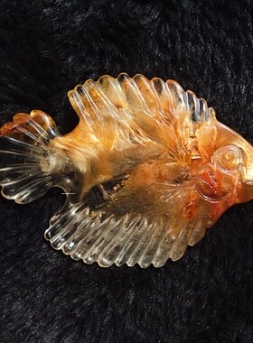 龙王鳌犷水晶天然钛晶金发晶蝴蝶发小鱼吊坠 高61×43×5mm15.5g