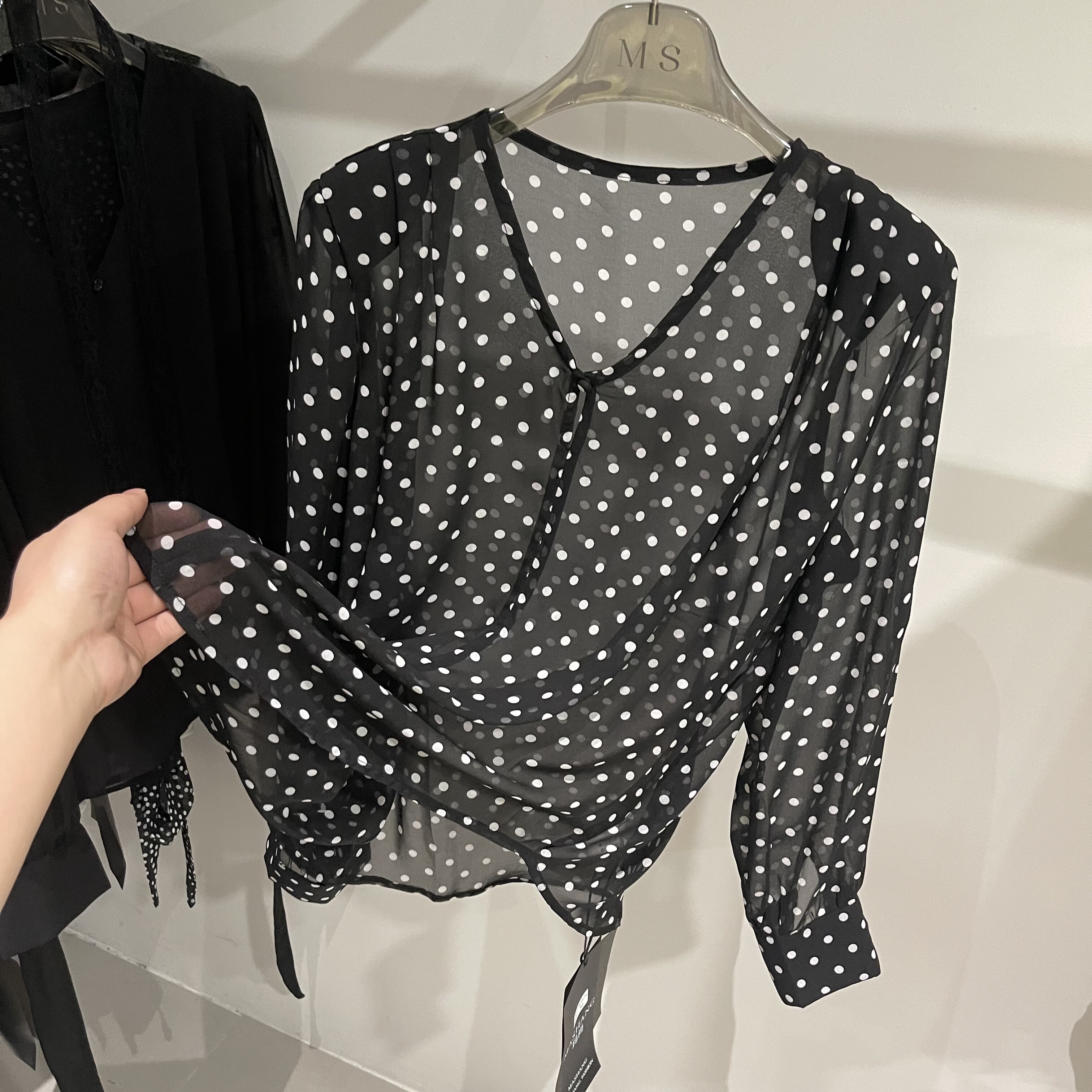 气质V领波点套头雪纺衫长袖衬衫女2026夏季新款透视休闲防晒潮薄
