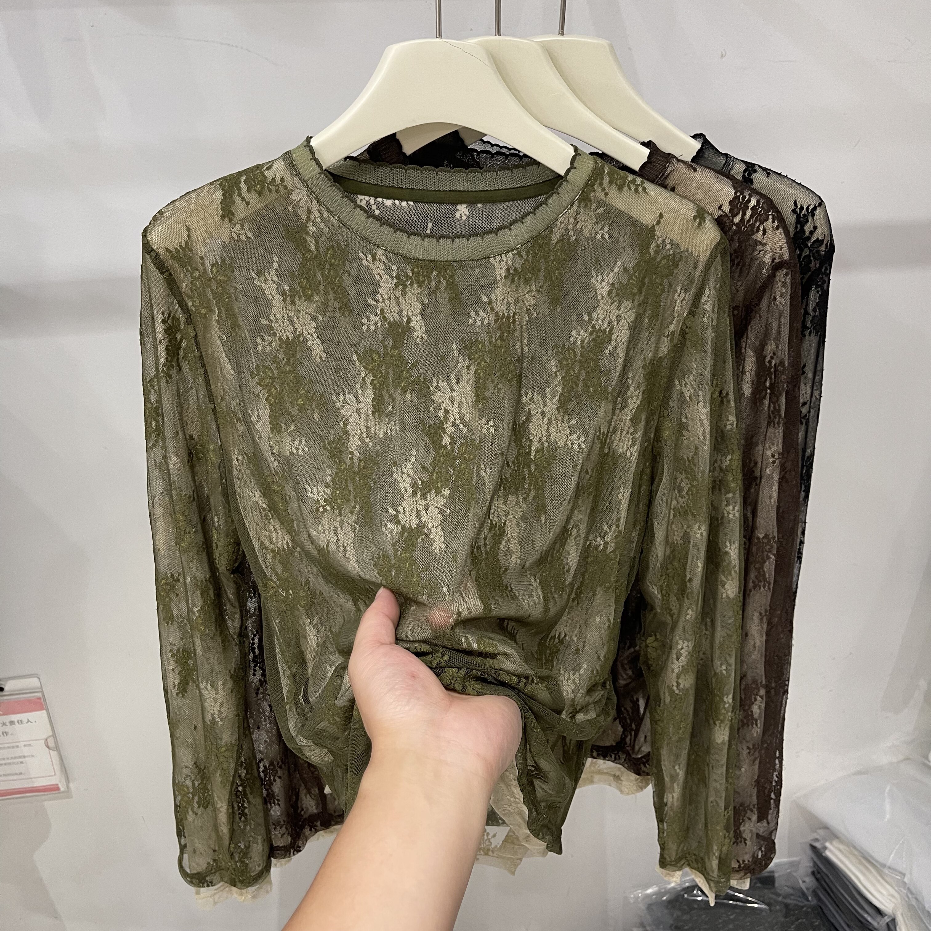 假两件拼接蕾丝花朵网纱长袖T女