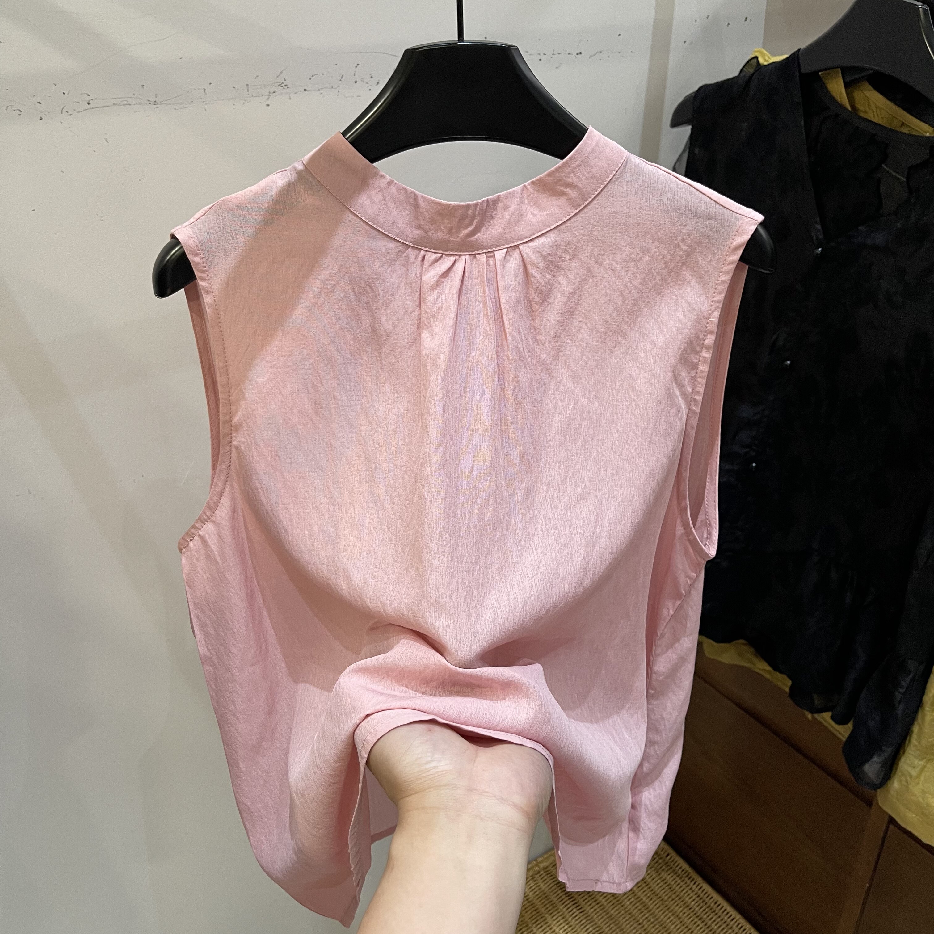甜美粉色褶皱系带无袖背心小衫女