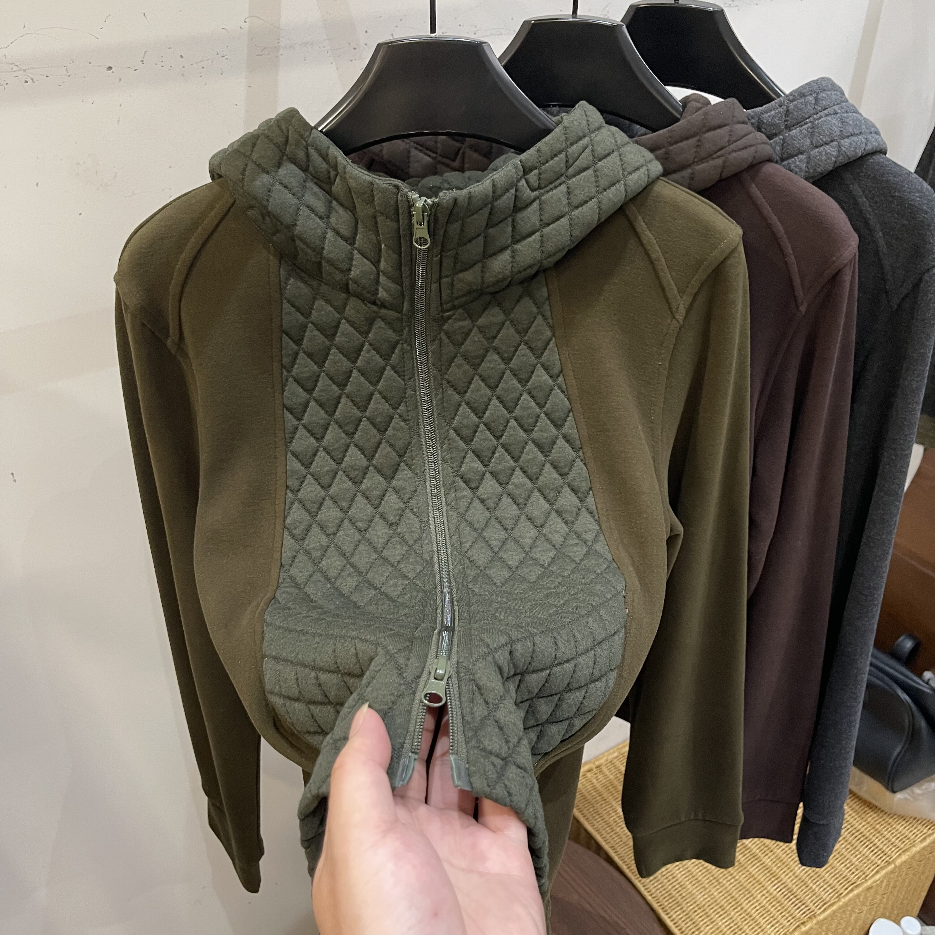 连帽菱格纹双面德绒卫衣外套女