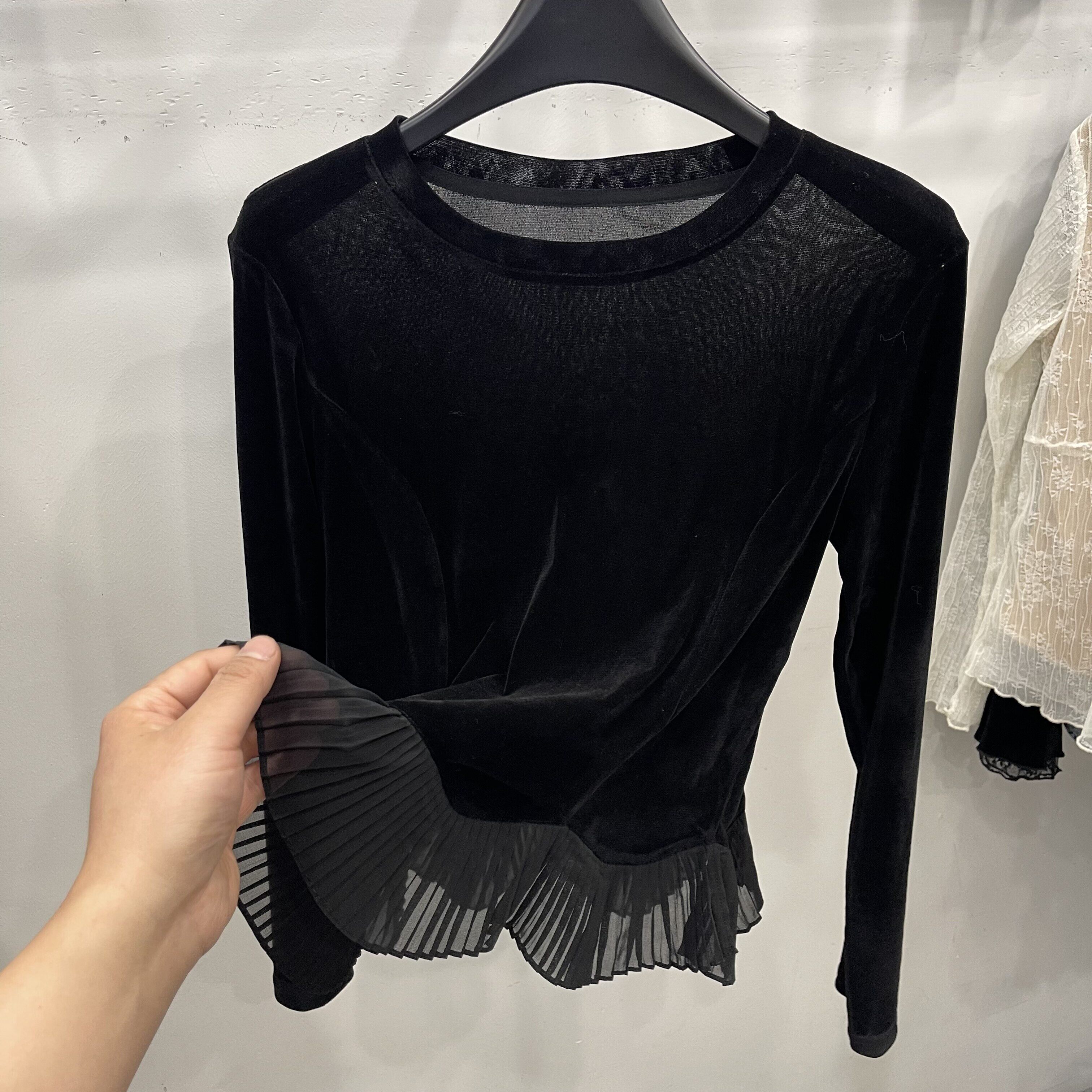 圆领丝绒网纱下摆蕾丝拼接长袖T恤女2026早春新款休闲时尚打底衫