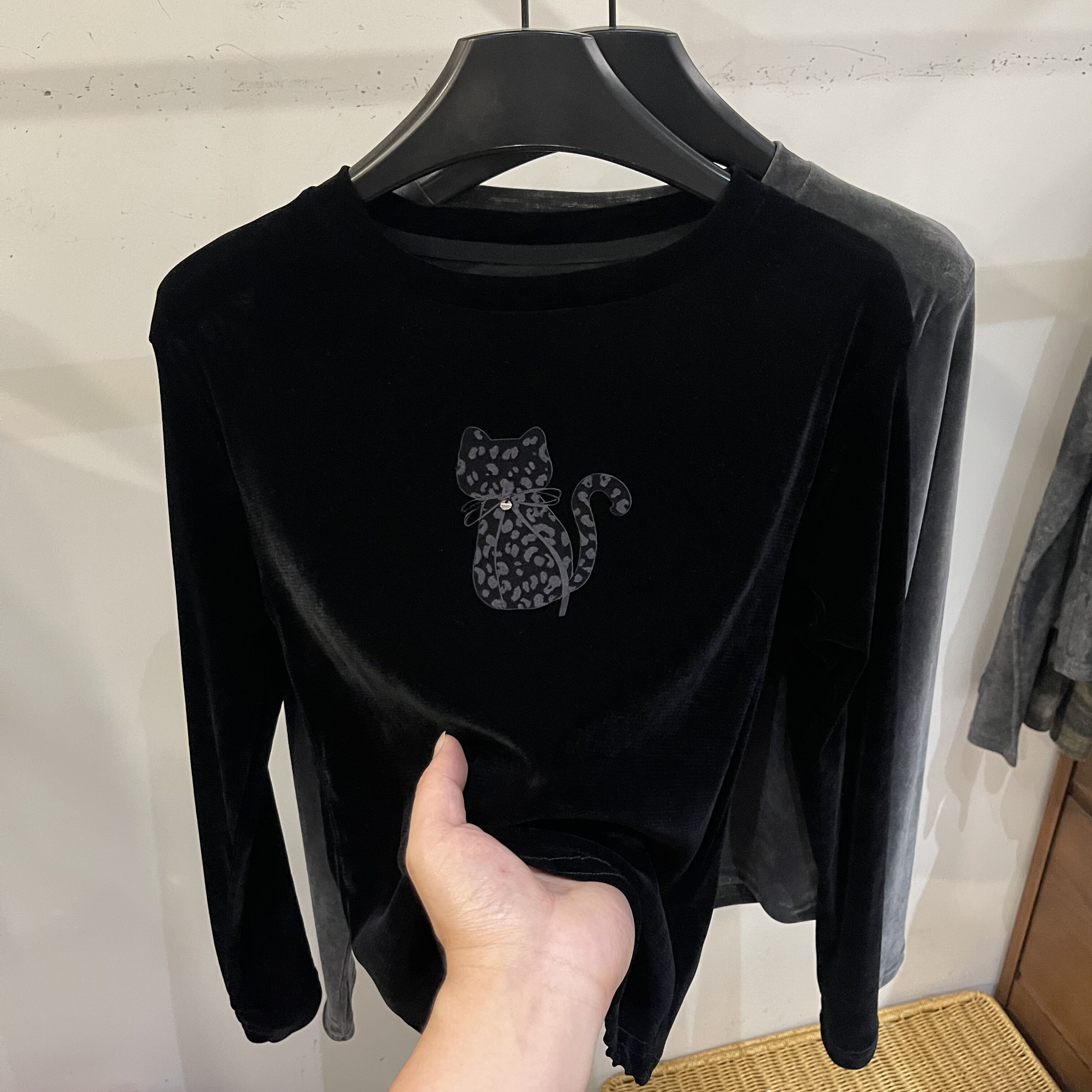 黑色丝绒小猫印花长袖T恤女百搭