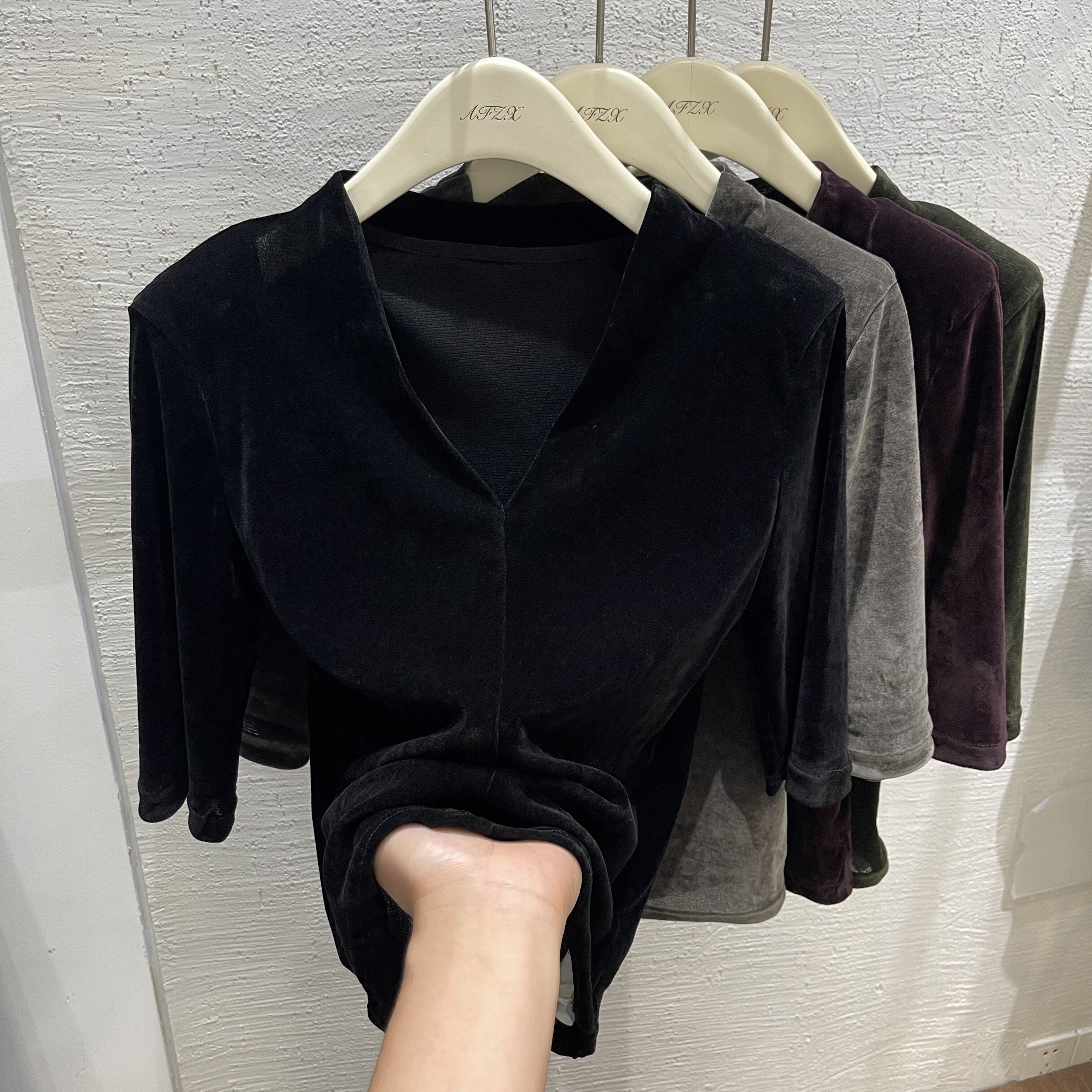 简约V领丝绒五分袖T恤女修身柔软
