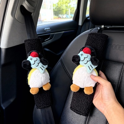 萌趣创意安全带毛绒套抱鱼憨厚企鹅公仔娃娃车载装饰玩偶护肩批发