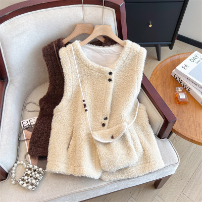 大码胖mm皮毛一体羊羔绒保暖马甲女秋冬配包包洋气叠穿超好看马夹