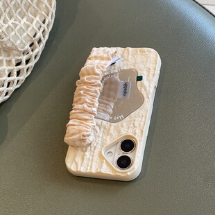 韩系ins奶黄褶皱镜面弹力格子手腕带适用于17苹果16手机壳iphone15promax小众14/13高级感12套11