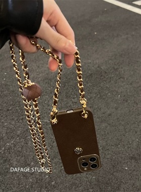 XS焦糖色山茶花复古金球斜挎链17适用苹果14Promax16手机壳ihone15/12女13pro苹果13promax韩P50华为MATE60