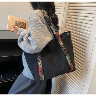 新款休闲简约托特包女大容量手提单肩包百搭日常通勤学生轻便背包