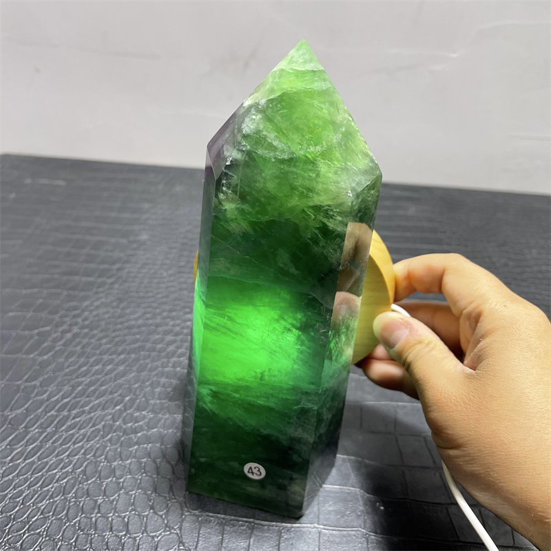 1900克天然绿萤石柱子绿紫色水晶单尖六棱柱原石打磨家居客厅摆