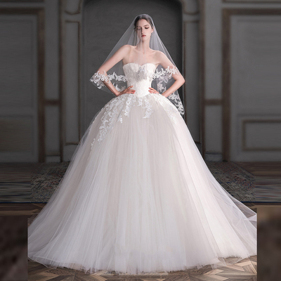 极简风法式抹胸蕾丝婚纱小拖尾