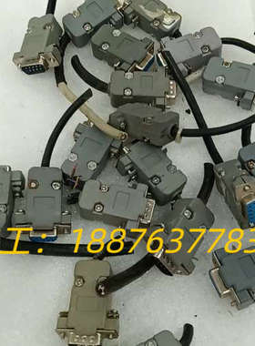 工控设备串口插头，灰色外壳，黑色线材，实物拍摄。接口完整，接