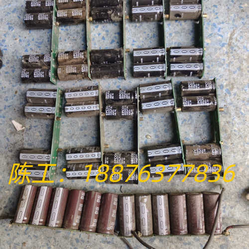 电容220微法400V。52个20元打不出。不包邮不退不换。议价